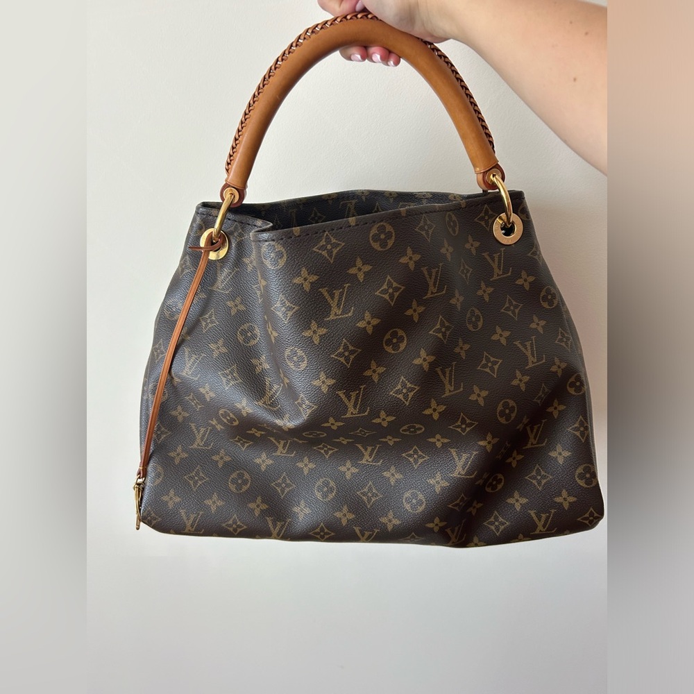Louis Vuitton Artsy Handbag